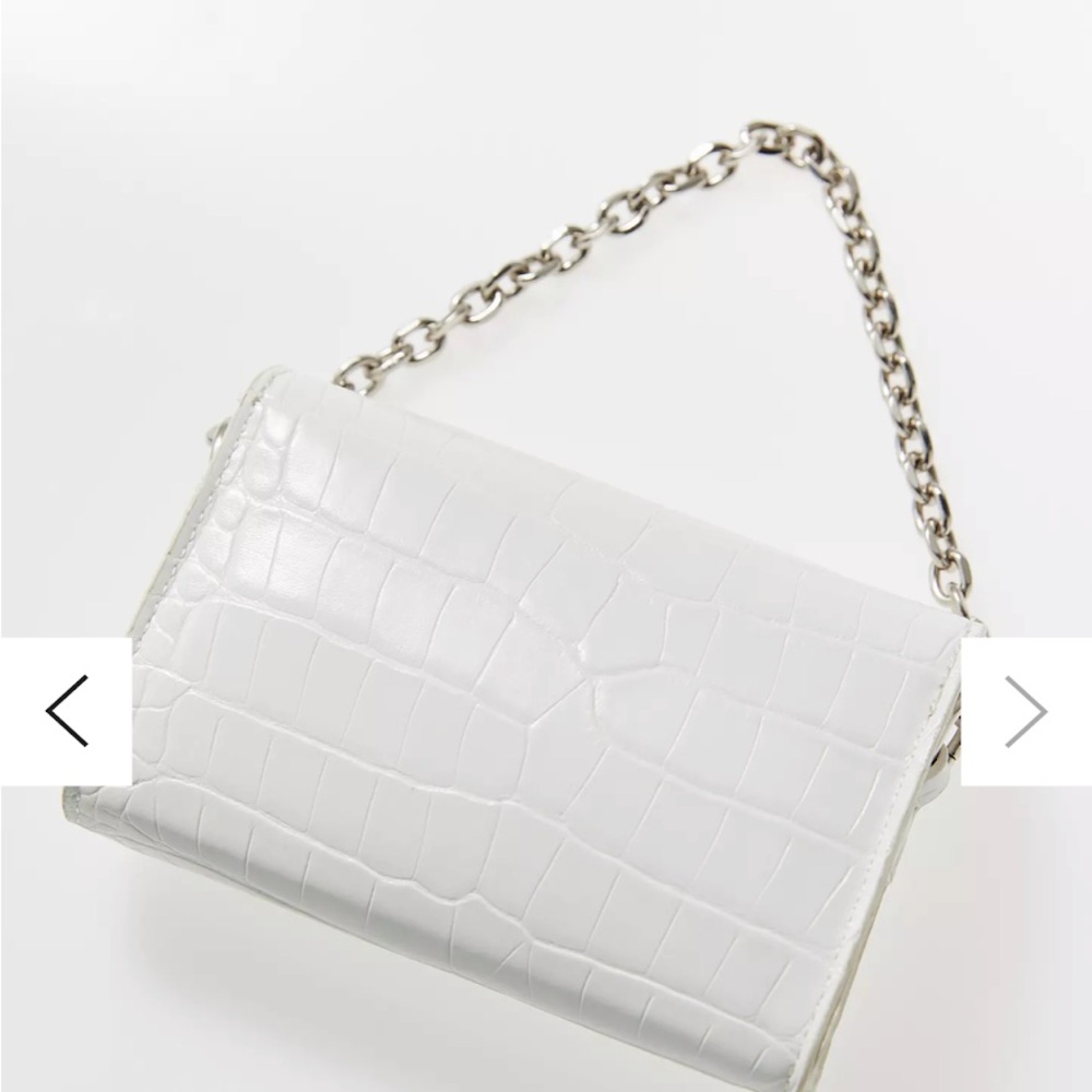 White Croc-Embossed Chain Strap Shoulder Bag - Picture 8 of 8